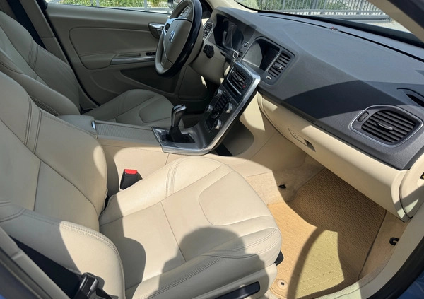 Volvo V60 cena 52900 przebieg: 194402, rok produkcji 2016 z Ciechanów małe 704